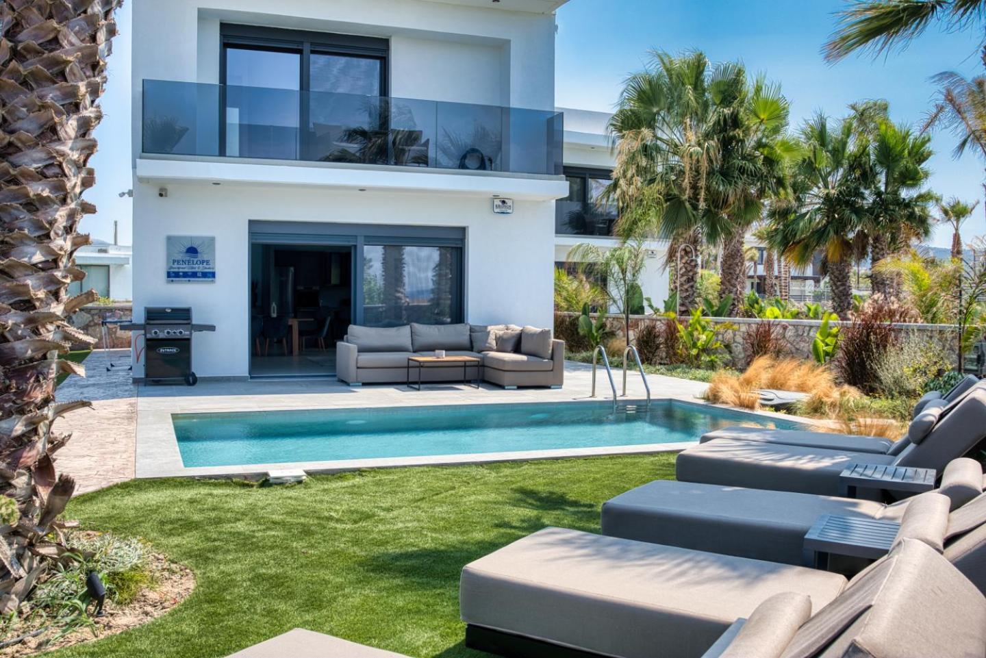 Villa Penélope Beachfront *